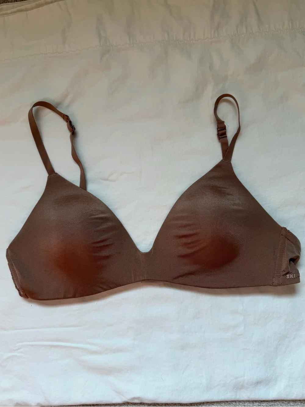 SKIMS Wireless T-Shirt Bra 36B Brown Nude Lightly Lined Adjustable Straps